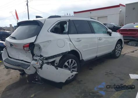 2017 Subaru Outback 3.6R Touring z USA, uszkodzony, nr VIN 4S4BSETC3H3359855